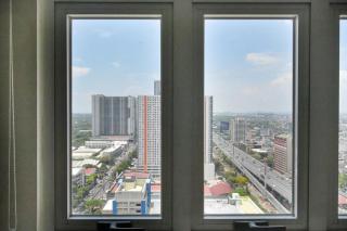 Modern 1-BR with Balcony & FREE Parking in Makati CBD - Manila - 2