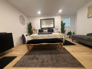 Elegant Urban Haven in Long Island - Massapequa - 1