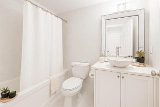 High-End 2BR Townhouse Steps from the Seawall - Vancouver - 3