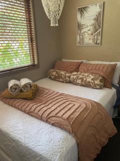 Tranquil Haven Lush Gardens & Private Pool Getaway - - 7