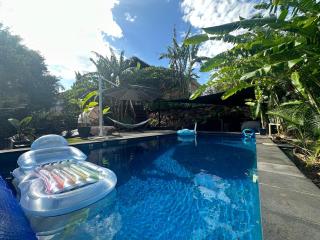 Tranquil Haven Lush Gardens & Private Pool Getaway - - 1