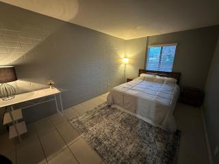 2 Bed 1 Bath Quiet Apartment Central Location in Phoenix - Phoenix - 4
