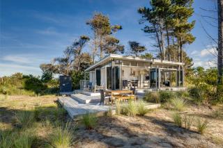 Mahanga Dunes Retreat - Mahia Holiday Home - 2