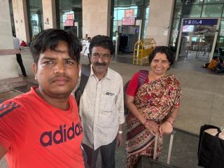 Kusum Home stay Near Ram Mandir Gate 200 -300 Meter , Near Hanuman gari Mandir, Jain mandir , railway station Goverment hosiptal , launch , Breakfast available, Free pick up Ayodhya dham railway station , airport pickup ,Ayodhya cant pickup - Ayodhya - 9