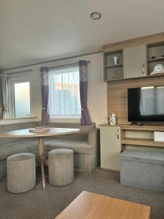 Modern Caravan With Wifi At Seawick Park, Sleeps 8 Ref 27913Sw - Clacton-on-Sea - 5