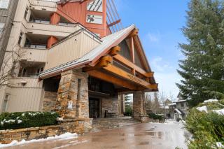 Ski In/Out 2 Bedroom CONDO w/ pool, jacuzzi, parking - 7