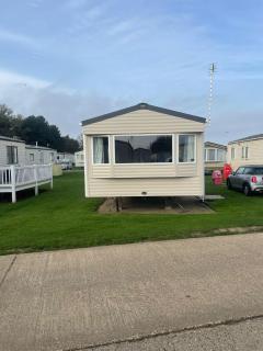 Superb 8 Berth Caravan At Broadland Sands Park, Suffolk Ref 20155Bs - Hopton on Sea - 0