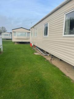 Superb 8 Berth Caravan At Broadland Sands Park, Suffolk Ref 20155Bs - Hopton on Sea - 8