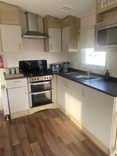 Superb 8 Berth Caravan At Broadland Sands Park, Suffolk Ref 20155Bs - Hopton on Sea - 7