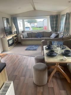 Superb 8 Berth Caravan At Broadland Sands Park, Suffolk Ref 20155Bs - Hopton on Sea - 4