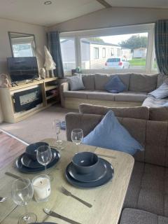 Superb 8 Berth Caravan At Broadland Sands Park, Suffolk Ref 20155Bs - Hopton on Sea - 2