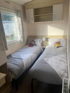 Superb 8 Berth Caravan At Broadland Sands Park, Suffolk Ref 20155Bs - Hopton on Sea - 1