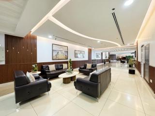 Stylish 2 Bedroom Apartment with Marina View & Balcony, Dubai Marina - 1