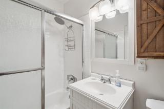 Beautiful 1 Bed Beach Balcony Condo #207 condo - Carpinteria - 1