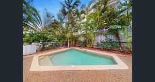 Bright 2-Bed Apartment with Stunning Ocean Views - 4