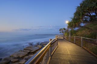 Bright 2-Bed Apartment with Stunning Ocean Views - Caloundra - 7
