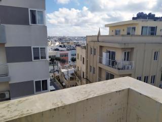 Sunshine apartment with a private roof terrace - Tal-Ħriereb - 9