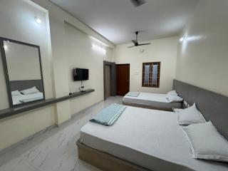 Hotel Sree Saravana - - 6