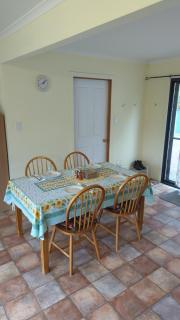 Cozy Bush Cottage - - 9