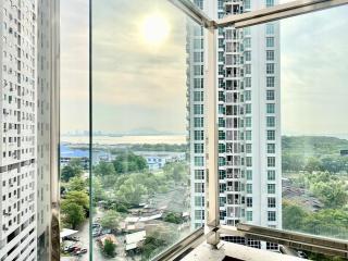 Straits Garden Suites #Pool with view #Seaview and bridge view #Georgetown #3pax #2BR2bath #1Queen 1Single #Quality well maintained #Private host - 1