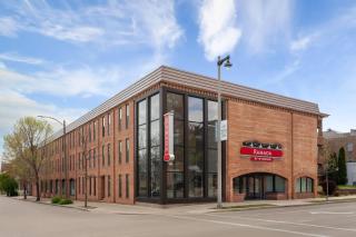 Ramada by Wyndham Milwaukee - Milwaukee - 8