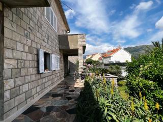 Apartments & Rooms Tapera- Comfort Double Room with Terrace and Partial Sea View - Dubrovnik - 1