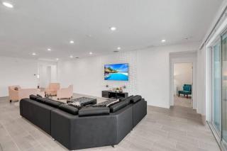 Last Minute Disney Getaway! Private Pool, Hot Tub & Games Room. Book Now! #41186 - Kissimmee - 1