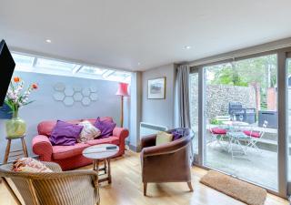 Coombe End Farm Lodge - - 0