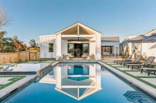 Vintners Village California-Chic Wine Estate - - 8