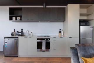 Sunny 3BR Petone Apt - Close to Shops Transit - Lower Hutt - 9