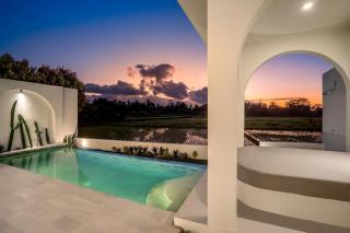 Stunning 2 BR Pool Villa, Ricefields & Volcano View in Ubud - Ubud - 7