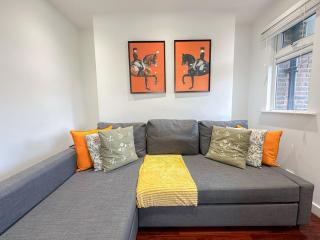 Cozy 2-bedroom flat with private balcony near Islington Station, Canonbury - 4