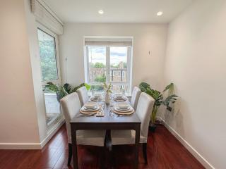 Cozy 2-bedroom flat with private balcony near Islington Station, Canonbury - 1