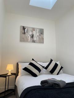 Stylish 2BR Home Walk to Belfast City Centre - Belfast - 3