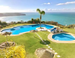 Stylish 3 Bedroom, 2 Bath Home with Sun Terrace, Gorgeous Sea Views, Air Conditioning, Wi-Fi & Communal Swimming Pool - La Herradura - 0