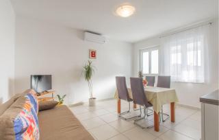 Gorgeous Apartment In Novi Vinodolski With Wifi - 5