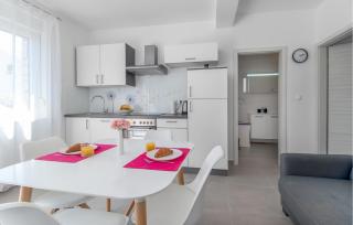 Beautiful Apartment In Novi Vinodolski With Wifi - 5