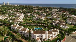2 storey townhouse with large terrace garden, BBQ and close to the beach, in Elviria, Marbella - Marbella - 9