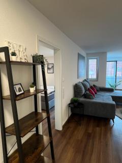 Jellys Apartment - 70qm - Balkon - Küche - Parken - 2x smart TV - King Size Bett - nur 5min zum Europa Park - Rheinhausen - 1