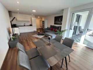 Jellys Apartment - 70qm - Balkon - Küche - Parken - 2x smart TV - King Size Bett - nur 5min zum Europa Park - Rheinhausen - 0
