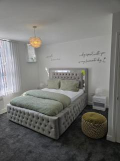 Glams Cozy City Apartment in Wolverhampton - Wolverhampton - 3