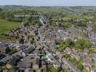 'Haworth Haven', Warm Winter Cottage Getaway - 1