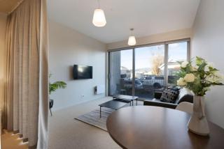 Petone Studio - Balcony Bath Tub Sleeps 2 - Lower Hutt - 6