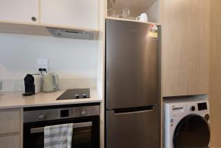 Petone Studio - Balcony Bath Tub Sleeps 2 - Lower Hutt - 3