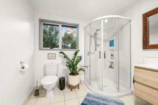 Sunny Paihia Retreat with BBQ, Spa and Pool - Haruru - 2