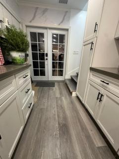 Master bedroom with private bathroom by Sofi Stadium - Inglewood - 9