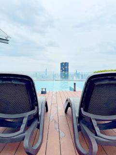 Scenic High-Floor Condo Near MRT, Mall & Pool - Kuala Lumpur - 1
