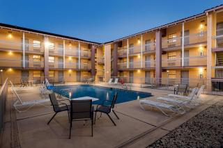 Days Inn by Wyndham Birmingham/West - Birmingham - 1