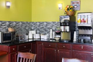Super 8 by Wyndham South Boston VA - South Boston - 0