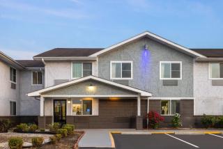 Super 8 by Wyndham South Boston VA - 8